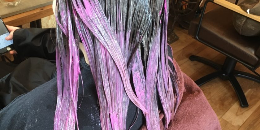 ライブ仕様にしたヘアカラーでライブ会場に向かいました。